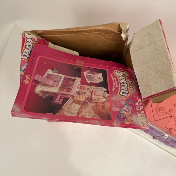 1984‎ Sweet Secrets Galoob Jewelry Box Doll House & Accessories With Box - Picture 2 of 16